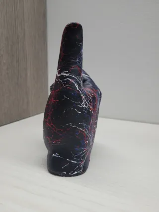 Statuetta mano OK decorata