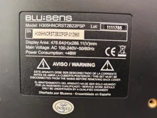 Televisor Blu:Sens con pie y mando.