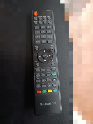 Televisor Blu:Sens con pie y mando.