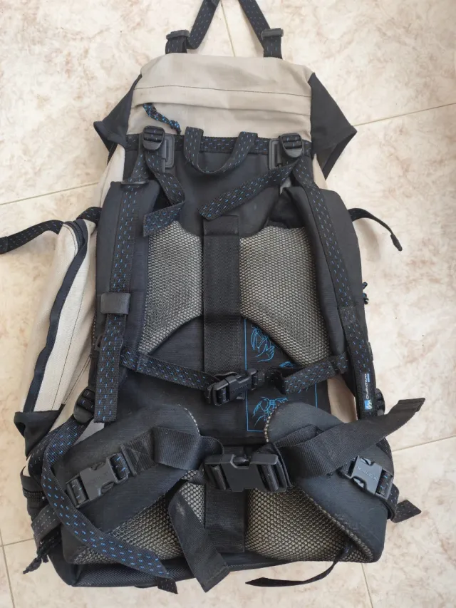 Mochila Montaña y Trekking Forclaz 60L