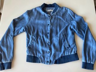 Chaqueta vaquera azul fina