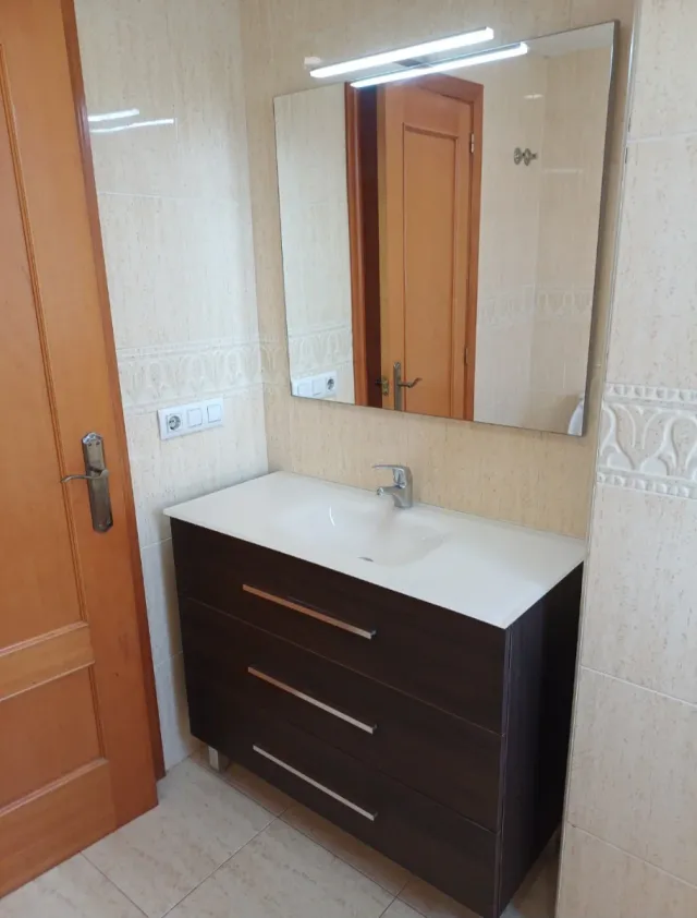 Mueble baño lavabo cristal y espejo LED