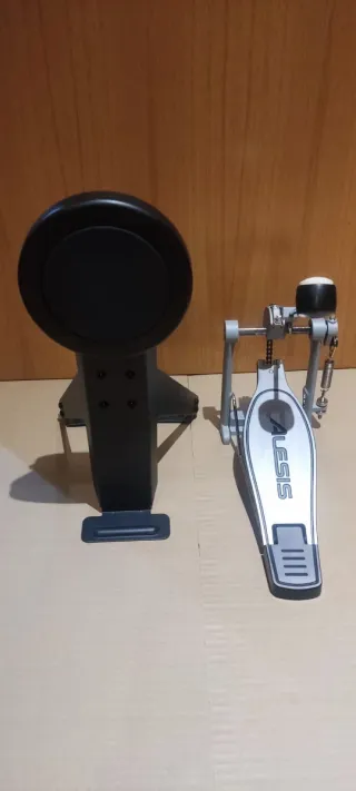 Pedal y Bombo Alesis Nitro Max