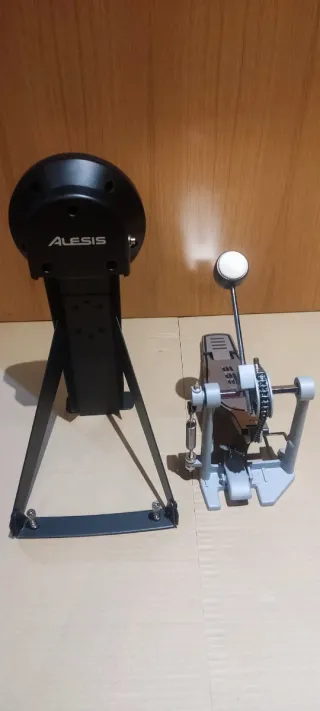 Pedal y Bombo Alesis Nitro Max