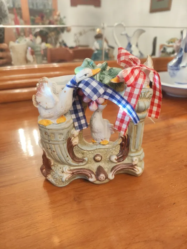 Figura de patos vintage con flores