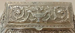 Caja joyero ornamental de bronce