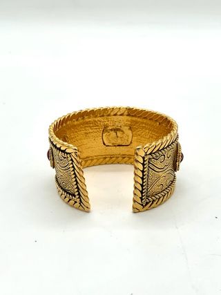 Brazalete con piedras Chanel