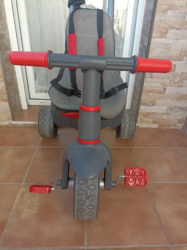 Triciclo Molto gris y rojo