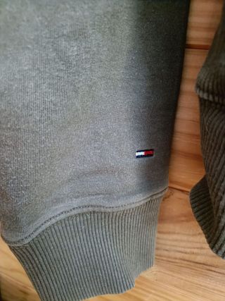 Sudadera Tommy Hilfiger Color Verde Talla XS.
