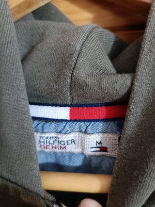 Sudadera Tommy Hilfiger Color Verde Talla XS.