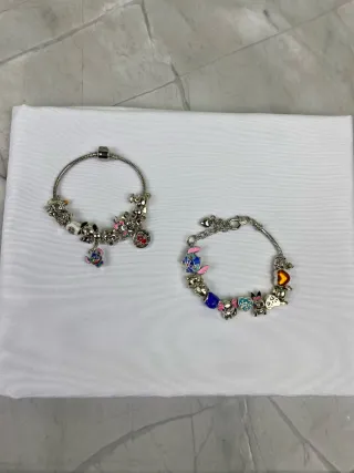 2 Pulseras con Charms Stitch