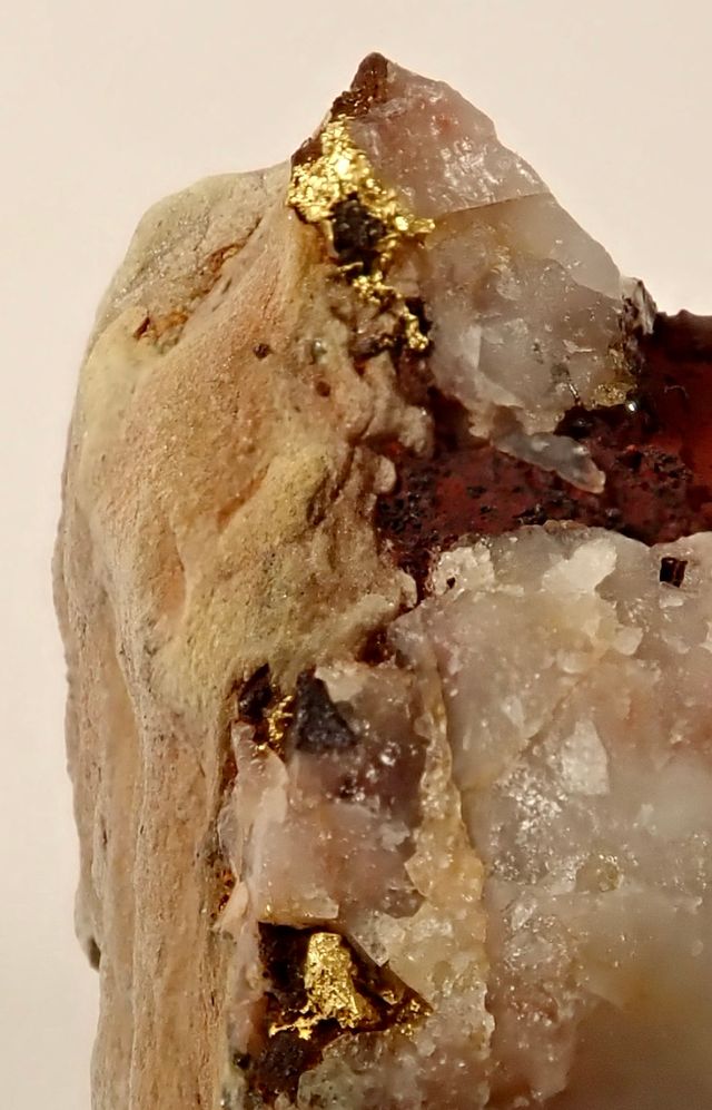 Mineral de Oro Nativo Cristalizado en Cuarzo
