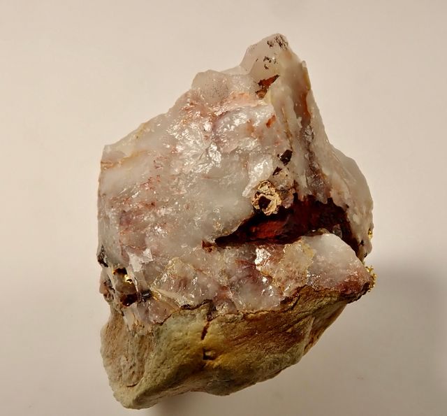 Mineral de Oro Nativo Cristalizado en Cuarzo