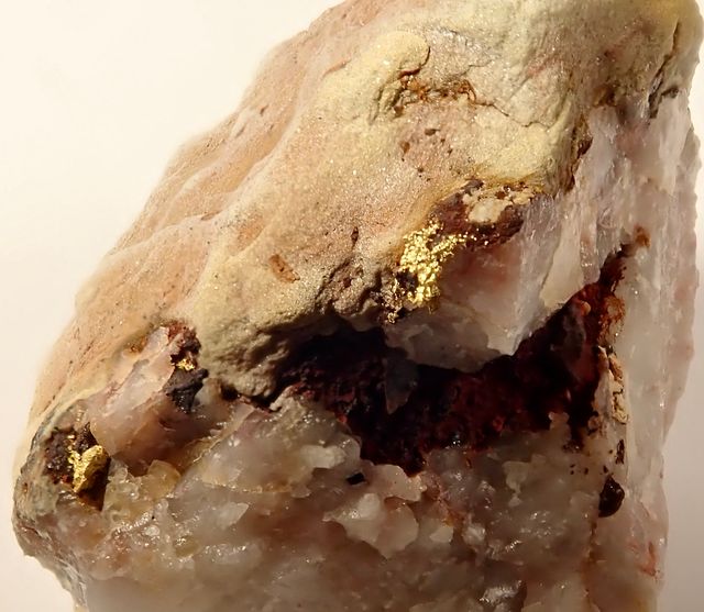 Mineral de Oro Nativo Cristalizado en Cuarzo
