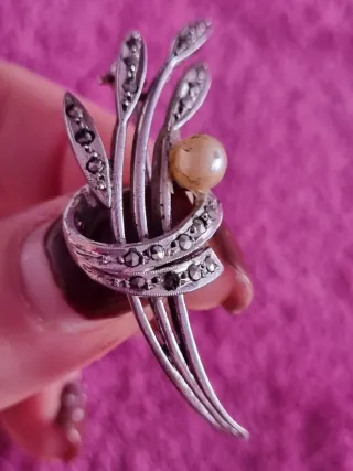 Lote bisutería vintage plateada: anillo y broche