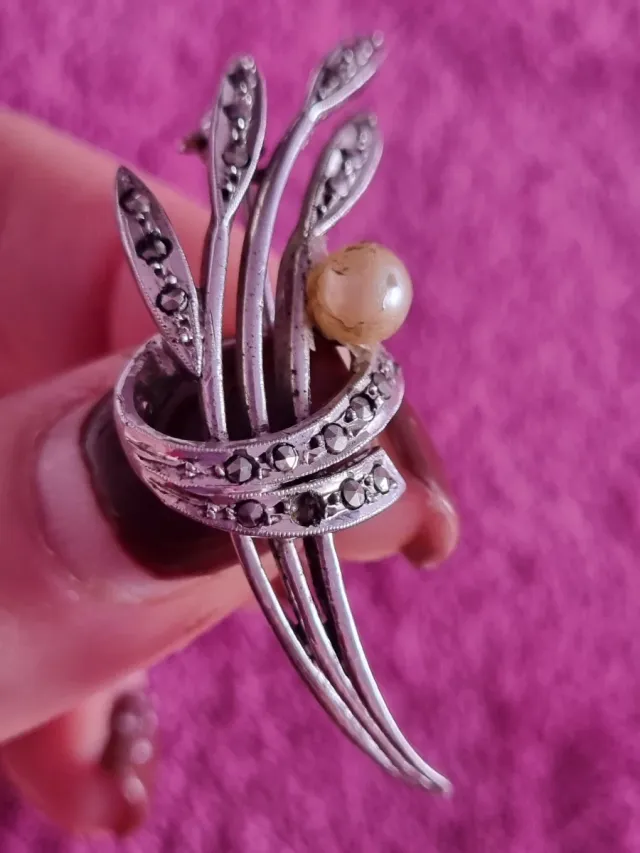 Lote bisutería vintage plateada: anillo y broche