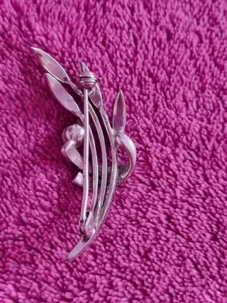 Lote bisutería vintage plateada: anillo y broche