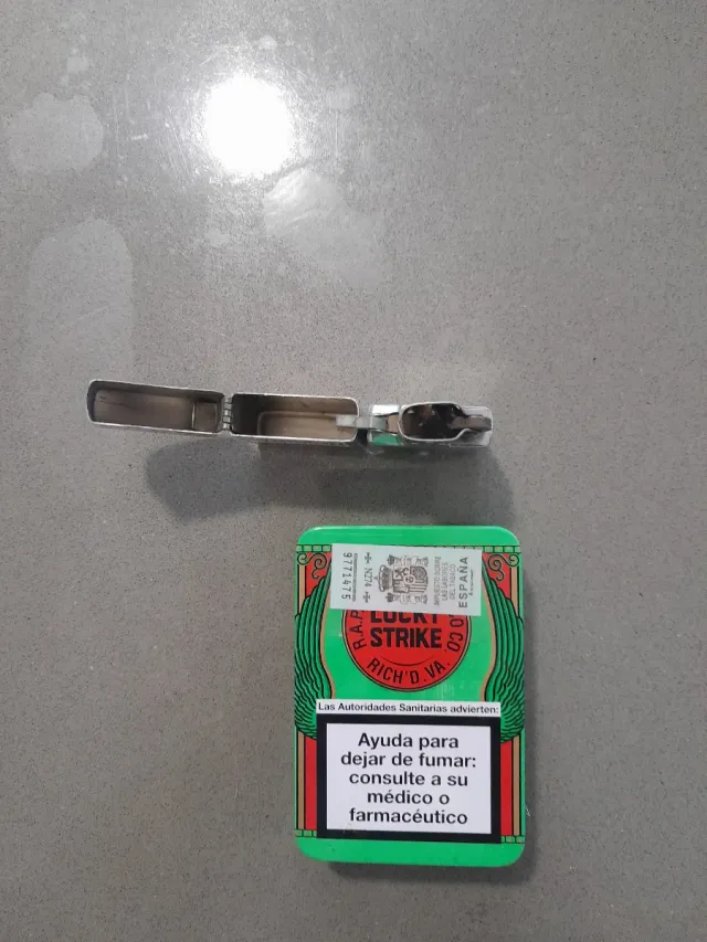 Mechero Winston y Pitillera Lucky Strike