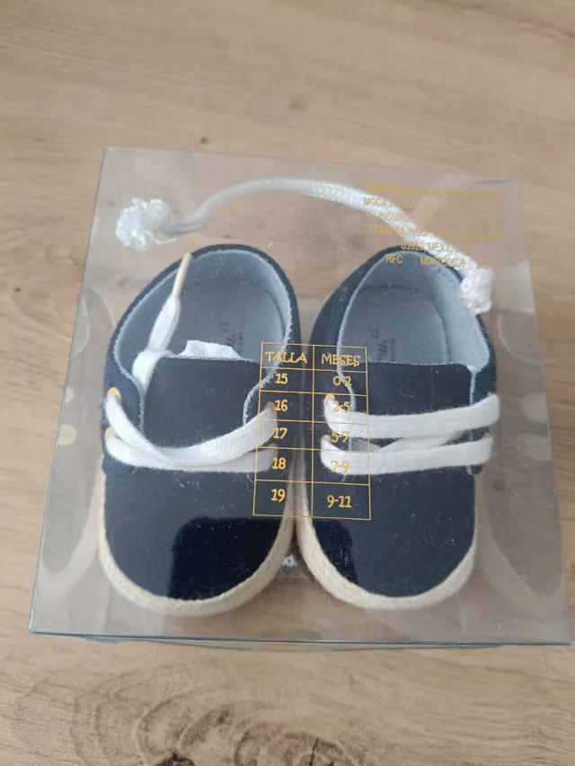 Zapatitos Mayoral Azul Marino Sin Estrenar. N°17.