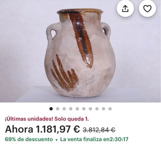 Vasija de barro antigua decorada