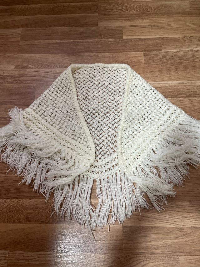 Chal tejido con flecos para  niña fallera