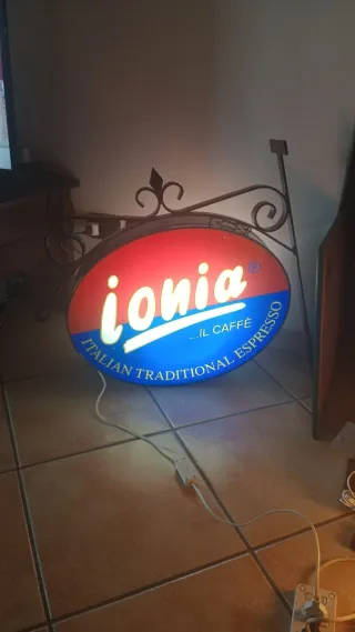 Insegna luminosa Ionia Caffè