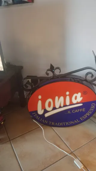 Insegna luminosa Ionia Caffè