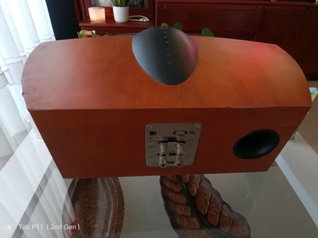 Altavoz central KEF Q9 negro/marrón