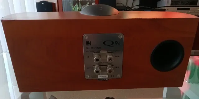 Altavoz central KEF Q9 negro/marrón