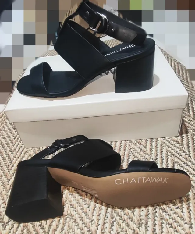 Sandalias de tacón negras para mujer