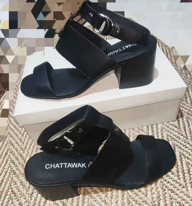 Sandalias de tacón negras para mujer