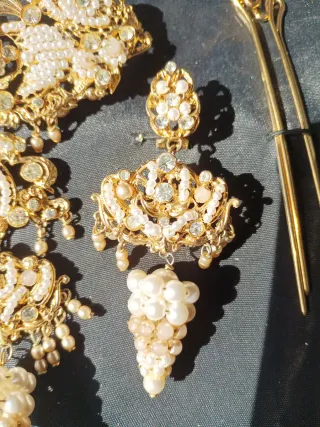 Aderezo de racimo con perlas y pedrería