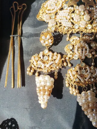 Aderezo de racimo con perlas y pedrería