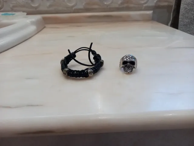 Pulsera calaveras y anillo calavera