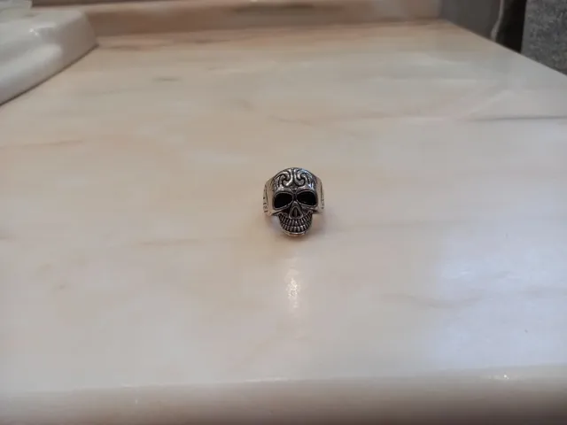 Pulsera calaveras y anillo calavera