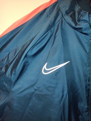 Chaqueta Nike azul y naranja