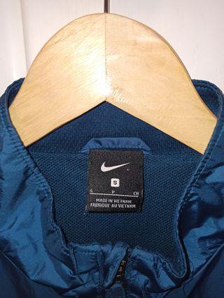 Chaqueta Nike azul y naranja