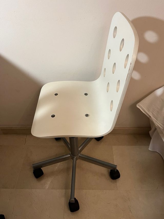 2 Sillas de oficina/escritorio blanca