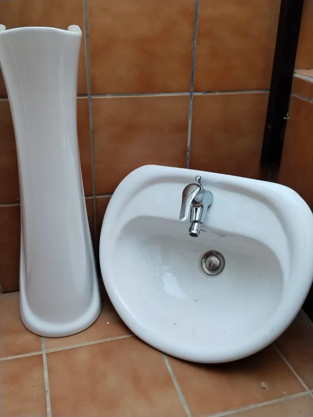 Lavabo de porcelana blanco nuevo