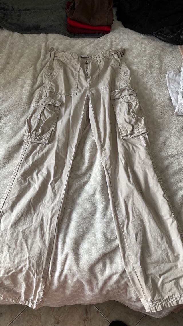 Pantalones cargo beige