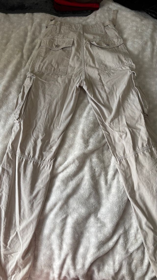 Pantalones cargo beige