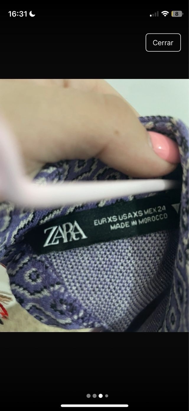 Vestido mini morado con corte