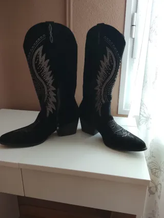 Botas cowboy negras con bordado