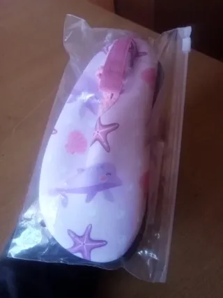 Zapatillas de playa niña nuevas. Talla 28-29