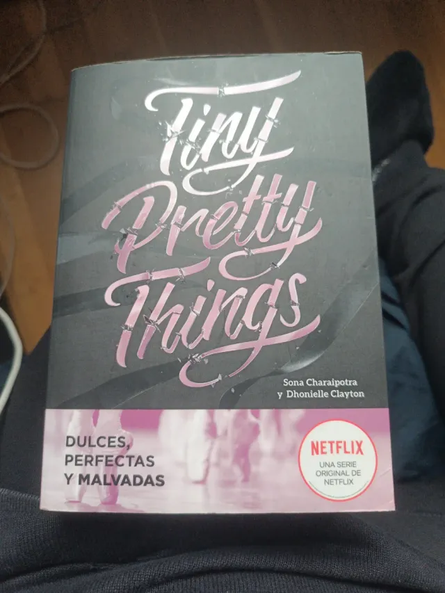 Tiny Pretty Things (Dulces, perfectas y malvada...