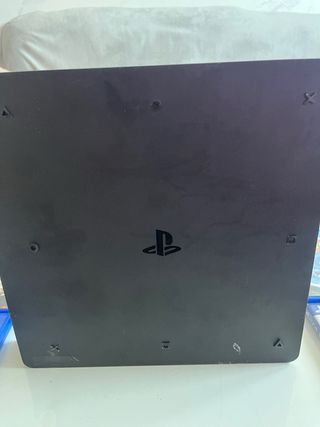PS4 (PlayStation 4) con 4 mandos y juegos