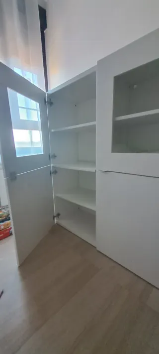Vitrina Ikea Blanca con Puertas de Cristal