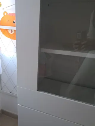 Vitrina Ikea Blanca con Puertas de Cristal
