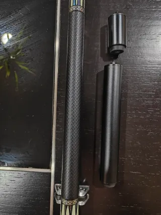 Punho de bilhar preto com detalhe