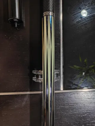 Punho de bilhar preto com detalhe